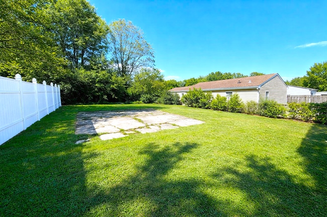 Building Photo - 512 S Cole St