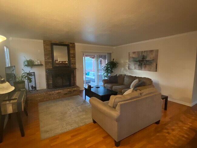 Building Photo - 6411 Harper Dr NE