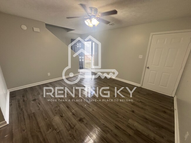 Building Photo - 2 Bedroom, 1.5 Bath Updated Townhome in the Heart of Nicholasville!