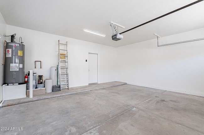 Building Photo - 445 W Mountain Sage Dr