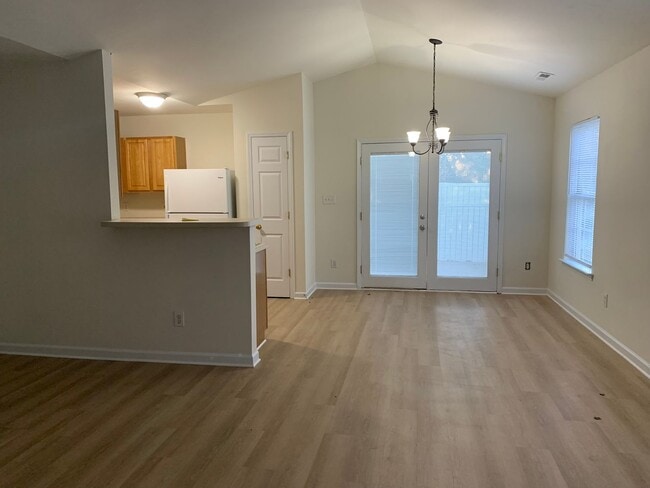 Building Photo - All new laminate flooring~3 bedroom 2 bath...