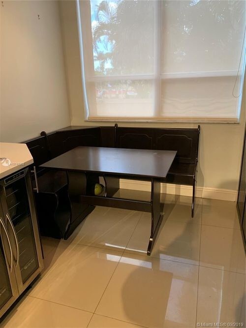 Building Photo - 900 NE 195th St