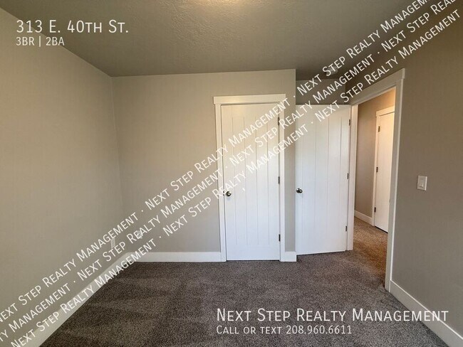 Building Photo - 313 E 40th St