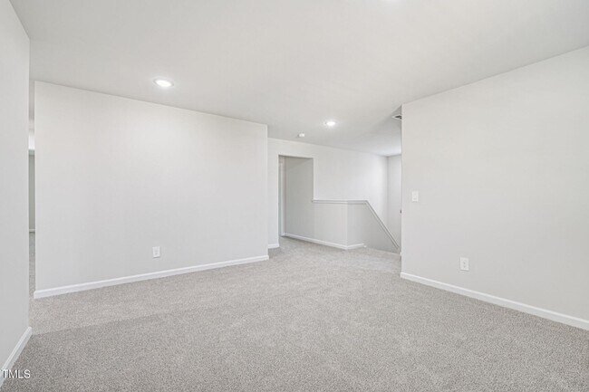 Building Photo - 721 Deschutes Dr