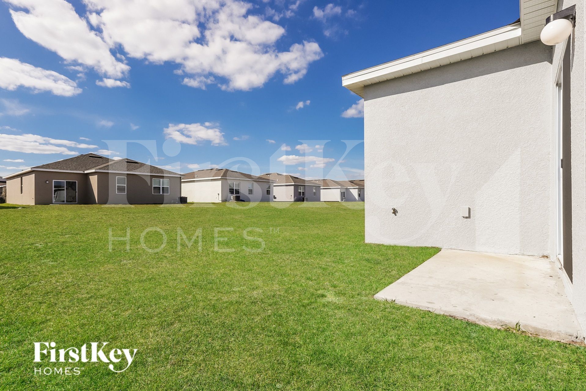 Building Photo - 422 Reina Wy