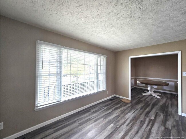 Building Photo - 6873 Brasswood Dr