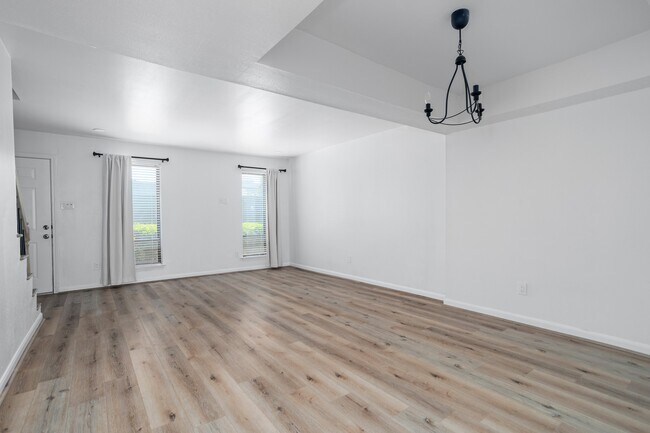 Building Photo - 10331 Longmont Dr