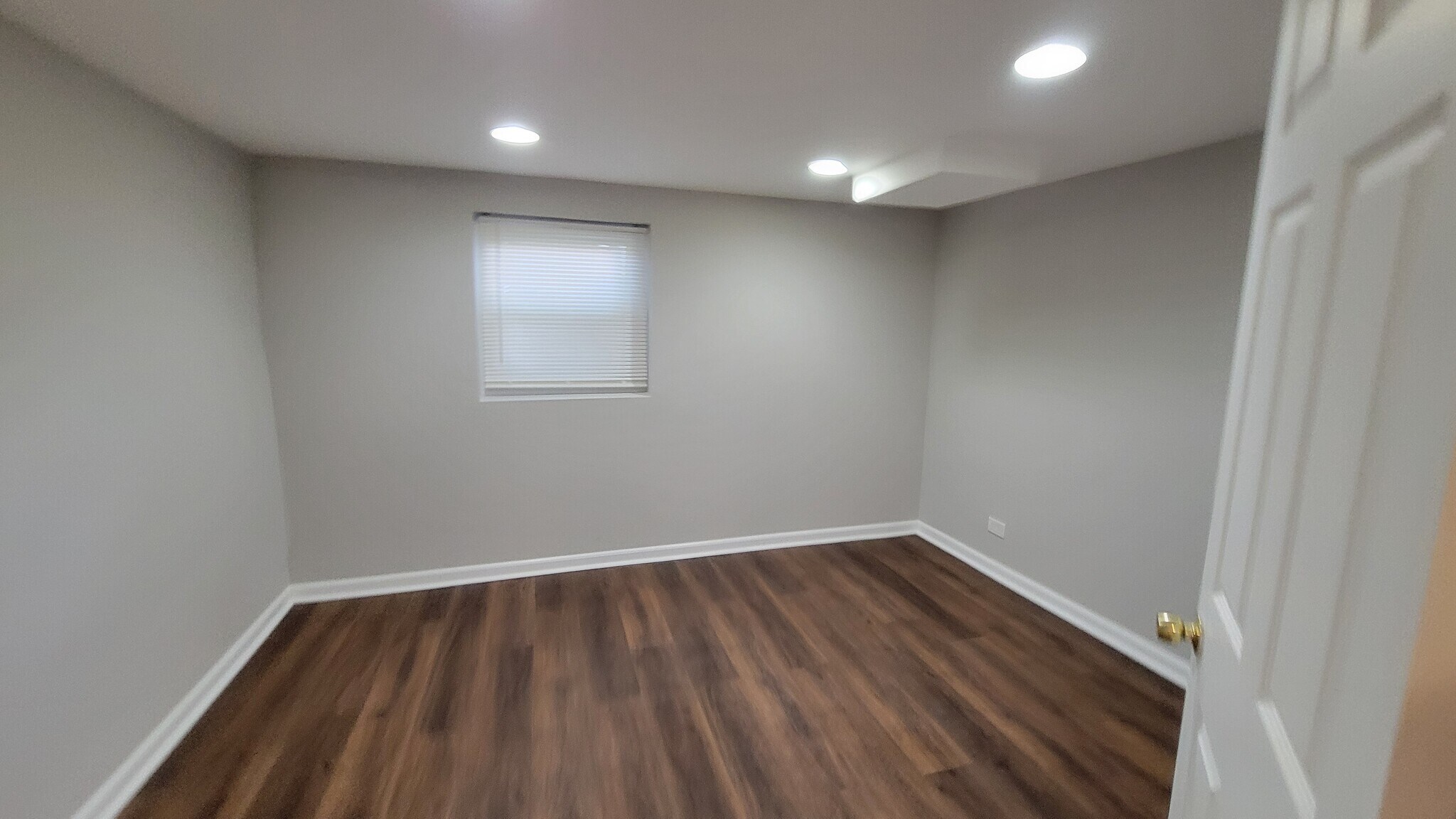 Building Photo - 5749 N Talman Ave