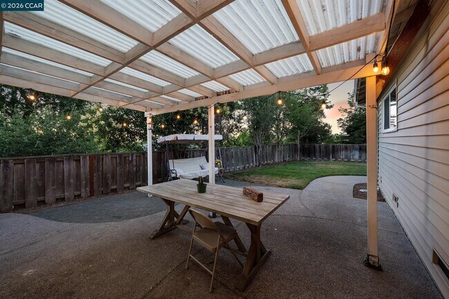 Building Photo - 1208 Roseann Dr