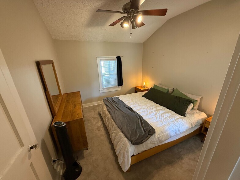 Building Photo - 930 Lexington Ave