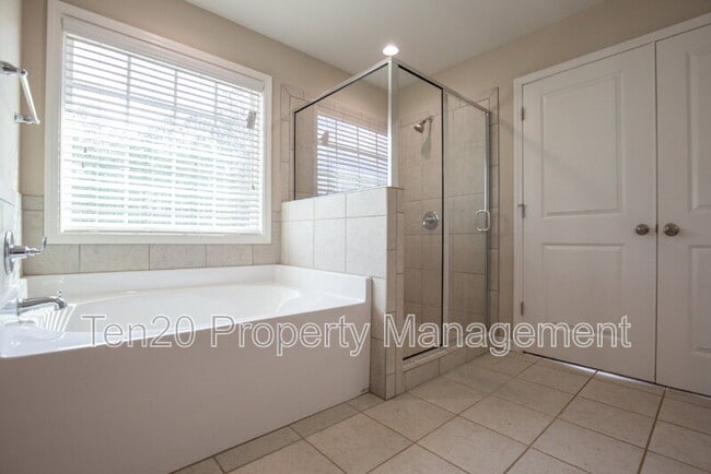 Building Photo - 122 Cedar Wy