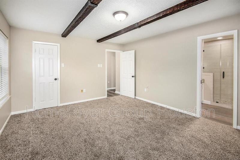 Building Photo - 12510 Old River Dr