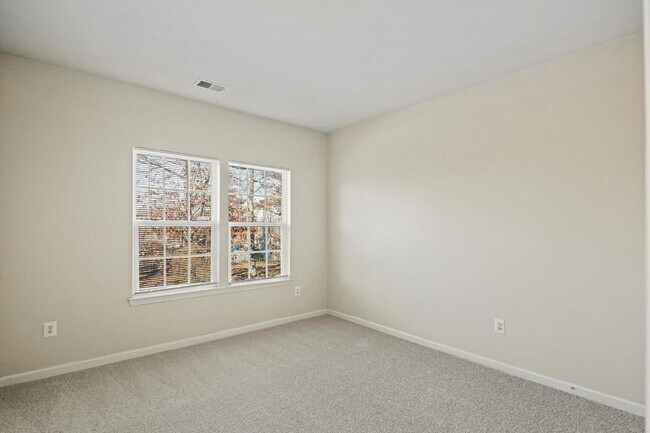 Building Photo - Exquisite brick-front duplex condo, ideall...