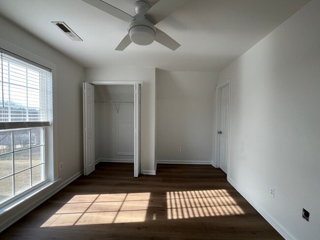 Building Photo - Beautifully renovated home!