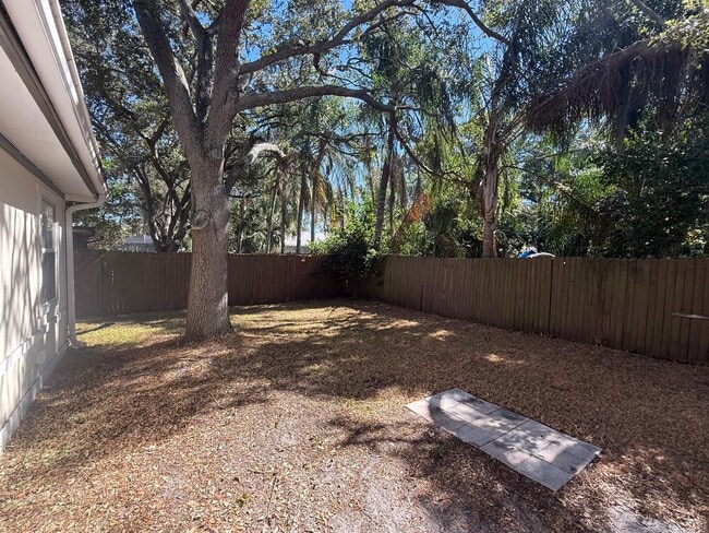 Building Photo - 2031 Charter Oaks Dr