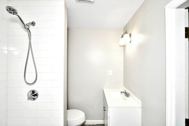 Building Photo - 37 Wilbur St