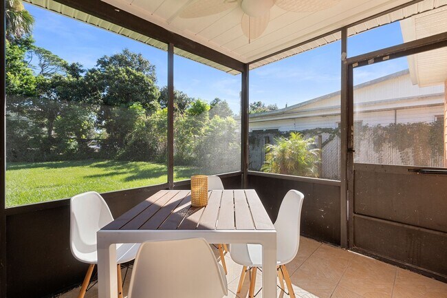 Building Photo - Charming 3Bed 2bath Nestled in the heart o...