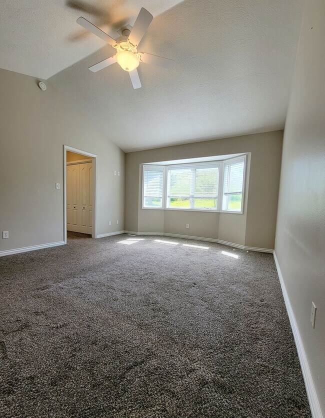 Building Photo - Beautiful, Custom Home in Comore Loma on 2 Acre Lot!  4 Beds, 3 Baths by Real Property Management