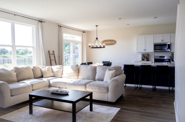 Building Photo - 10550 Azalea Dr