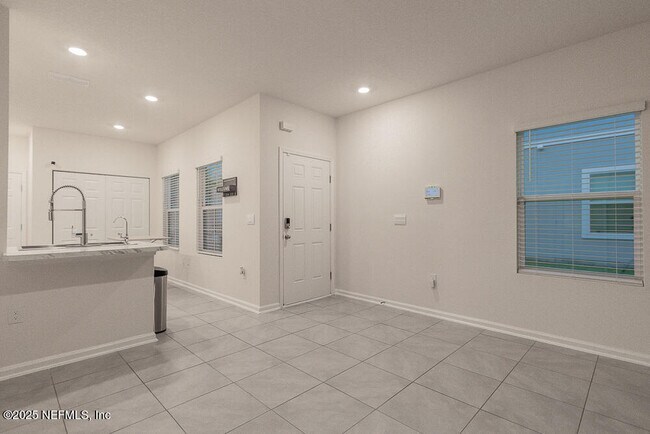 Building Photo - 957 Observatory Pkwy