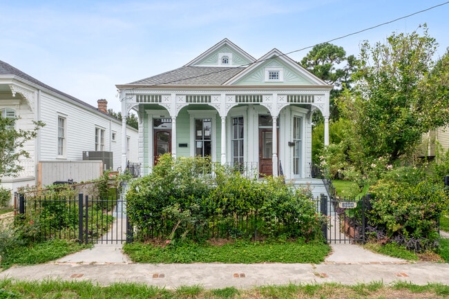Building Photo - 2642 Lepage St