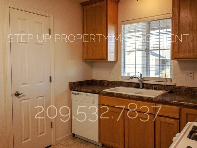 Building Photo - Serene Mountain Living at Clouds Rest: Stunning 3-Bedroom Home with Views