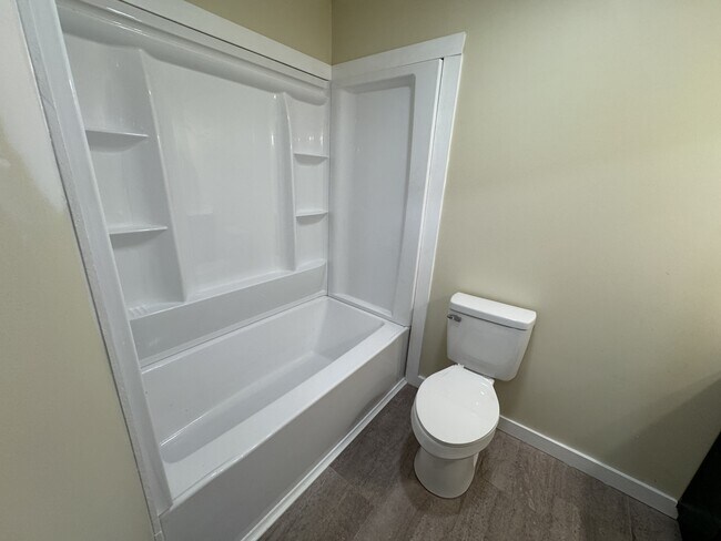 Building Photo - 510 10th St