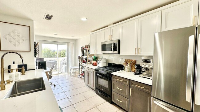 Building Photo - 5010 Golondrina Way