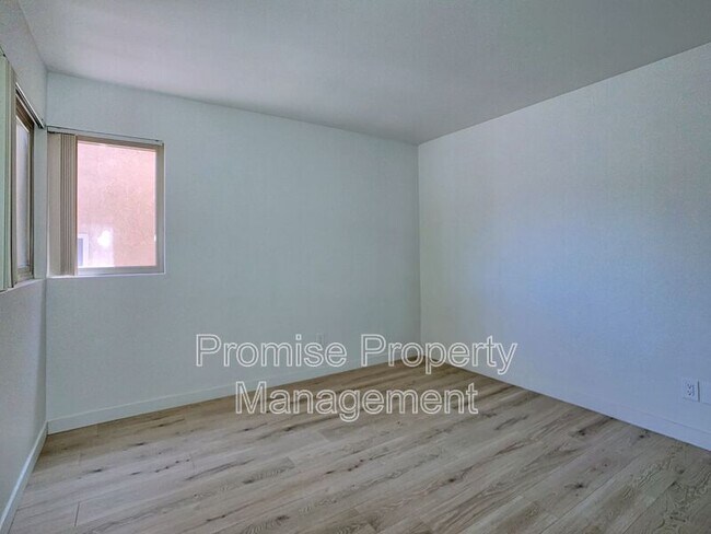 Building Photo - 540 65th St