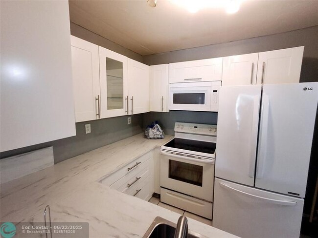 Building Photo - 4277 NW 89th Ave