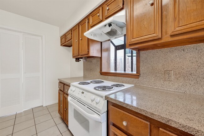 Building Photo - 2709 Lee Cir