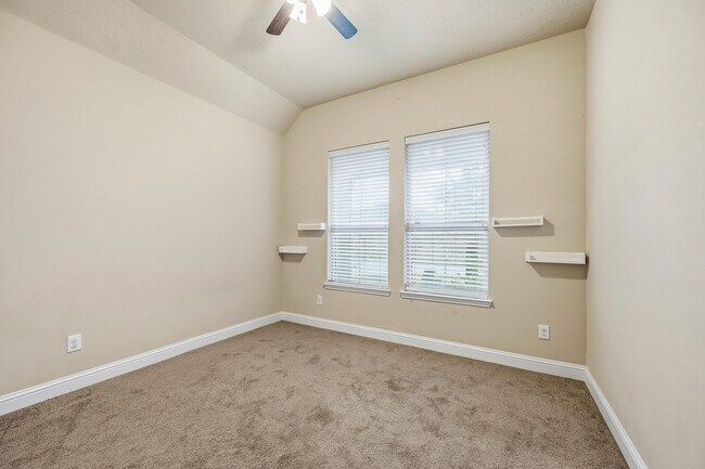 Building Photo - 8111 Sweet Gardens Ct