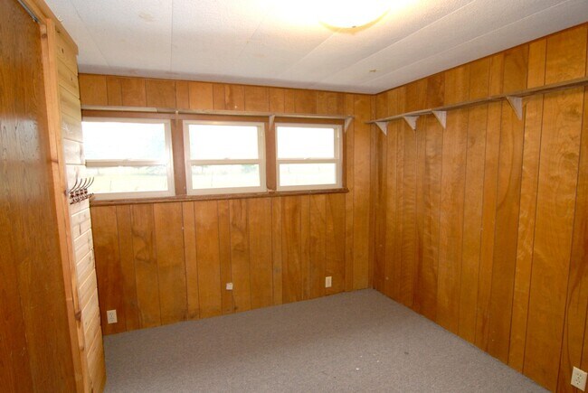 Building Photo - Riverfront property in Coast Range