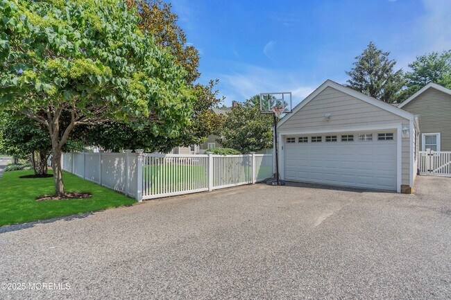 Building Photo - 57 W River Rd