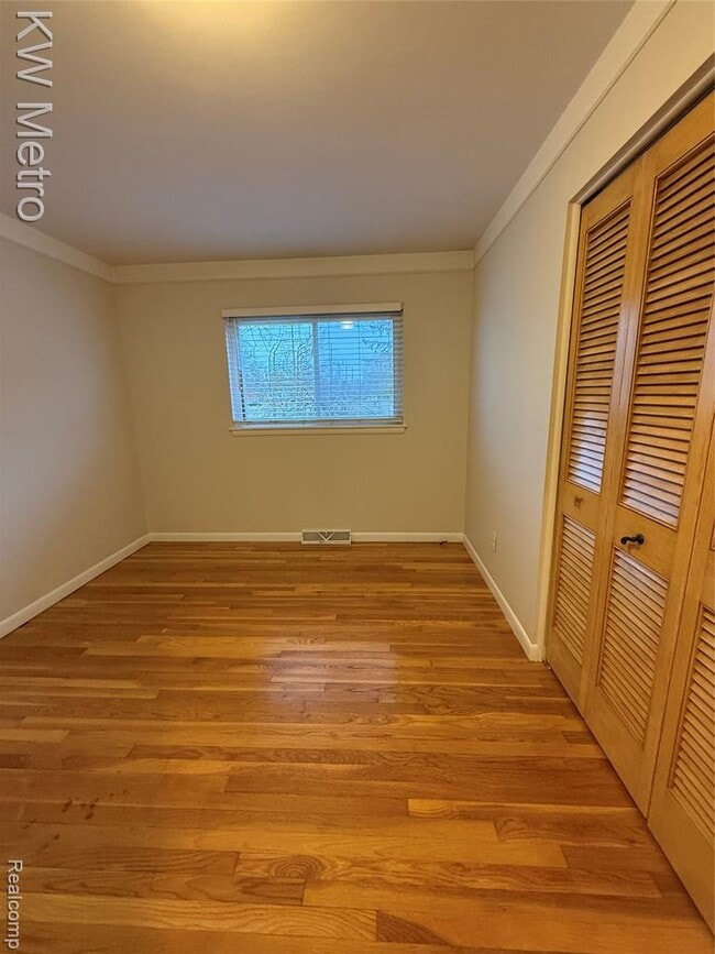 Building Photo - 1204 Montrose Ave