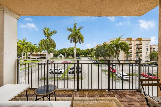 Building Photo - 9340 Fontainebleau Blvd