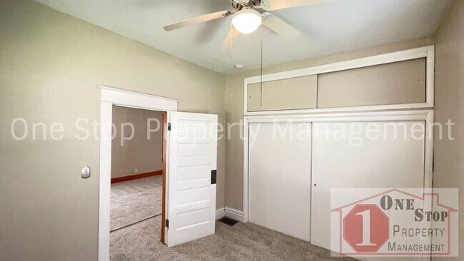 Building Photo - Adorable 3 Bedroom, 1 Bathroom in Independ...