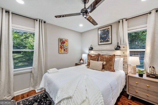 Building Photo - 1131 Stoneybrook Rd