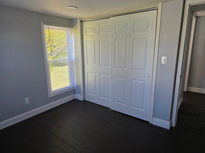 Building Photo - 2215 N Main St