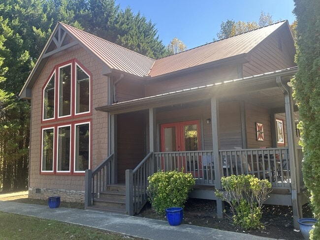 Building Photo - 164 Sager Ln