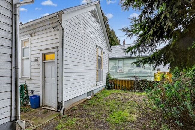 Building Photo - 924 N Mason St