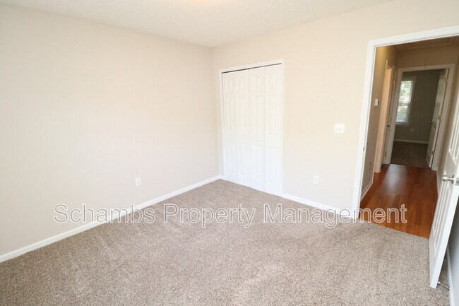 Building Photo - 305 Firefly Rd