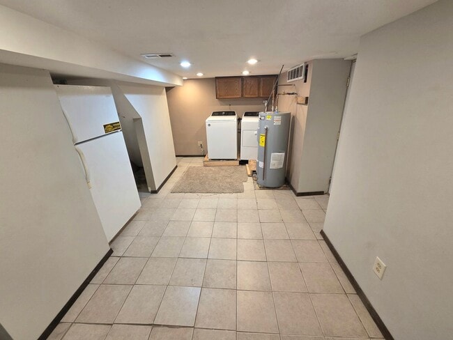 Building Photo - AVAILABLE NOW! - 3 Bed, 1 Bath Home In Cloquet!