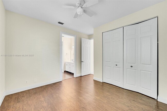 Building Photo - 512 NW 120th Dr