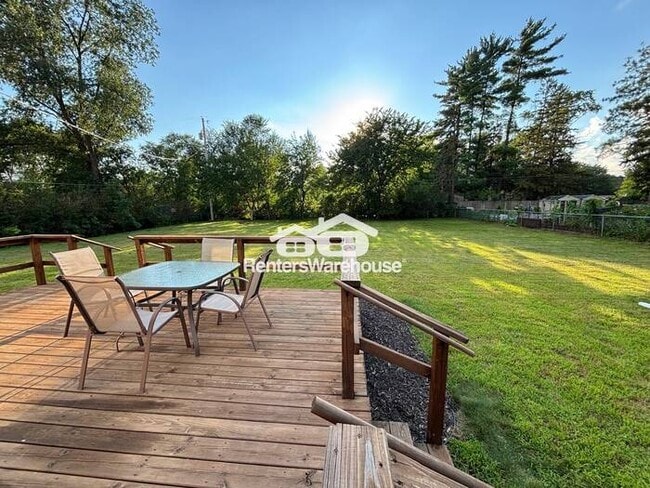 Building Photo - Clean, Quiet, and Updated – 3BR Bloomingto...