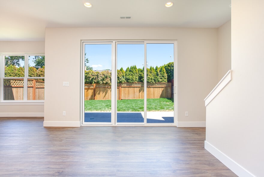 Large sliding door to backyard - 1205 Fuller St