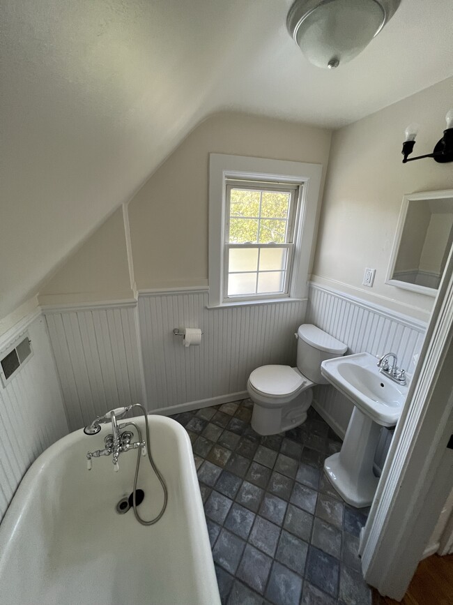 Full bathroom upstairs - 430 S Webik Ave