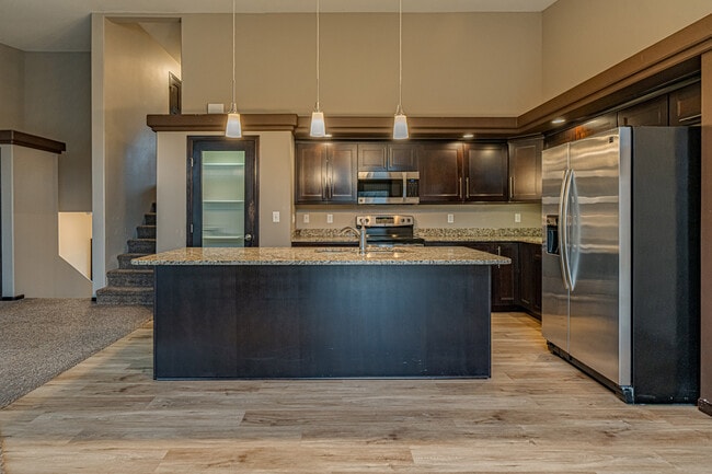 Building Photo - 3717 McKenzie Dr SE