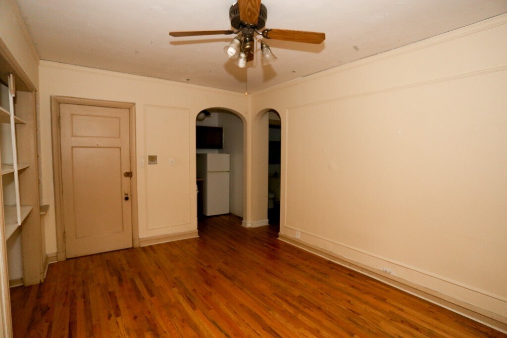 Building Photo - 843 W Wolfram St