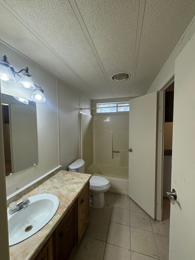 Building Photo - MOVE IN SPECIAL - $200 OFF FIRST MONTH'S RENT!